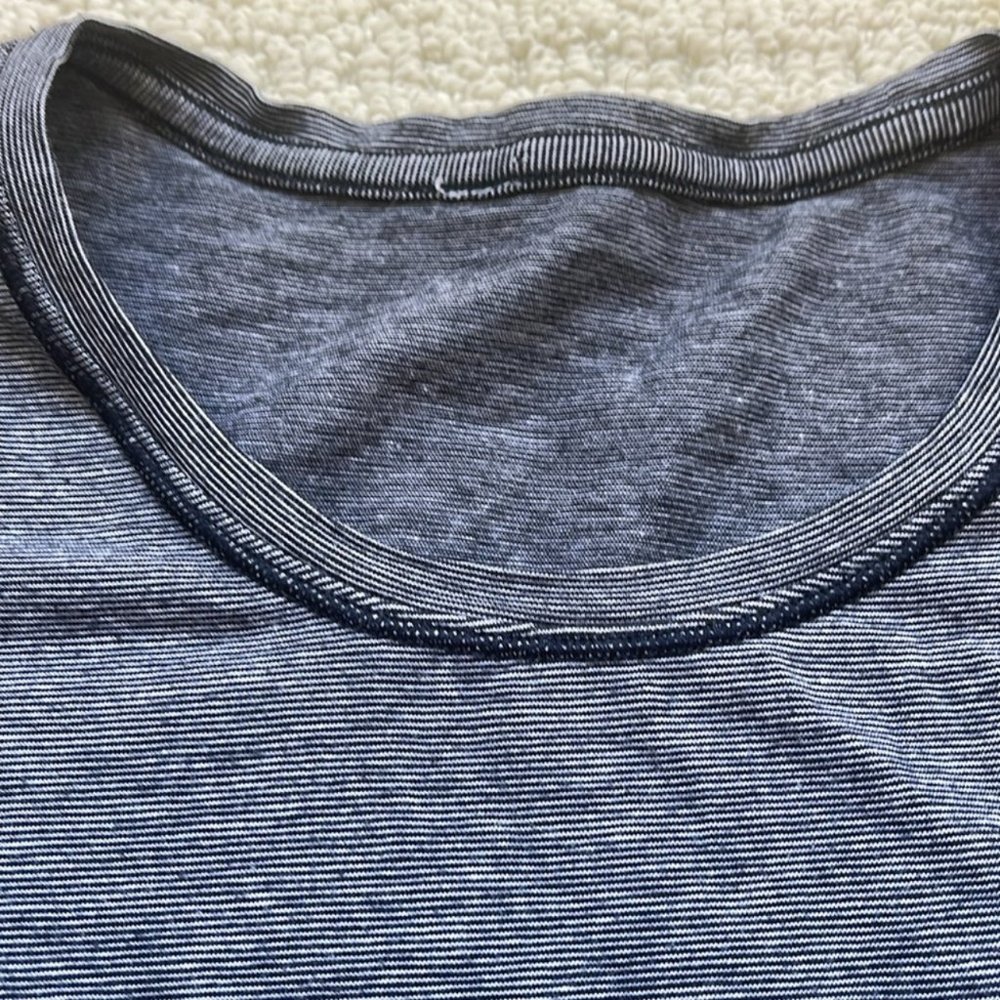 SOLDLululemon Lively Crewneck Tee Vitasea in White Black Mircostripe Size XS 2/4 - Picture 6 of 11